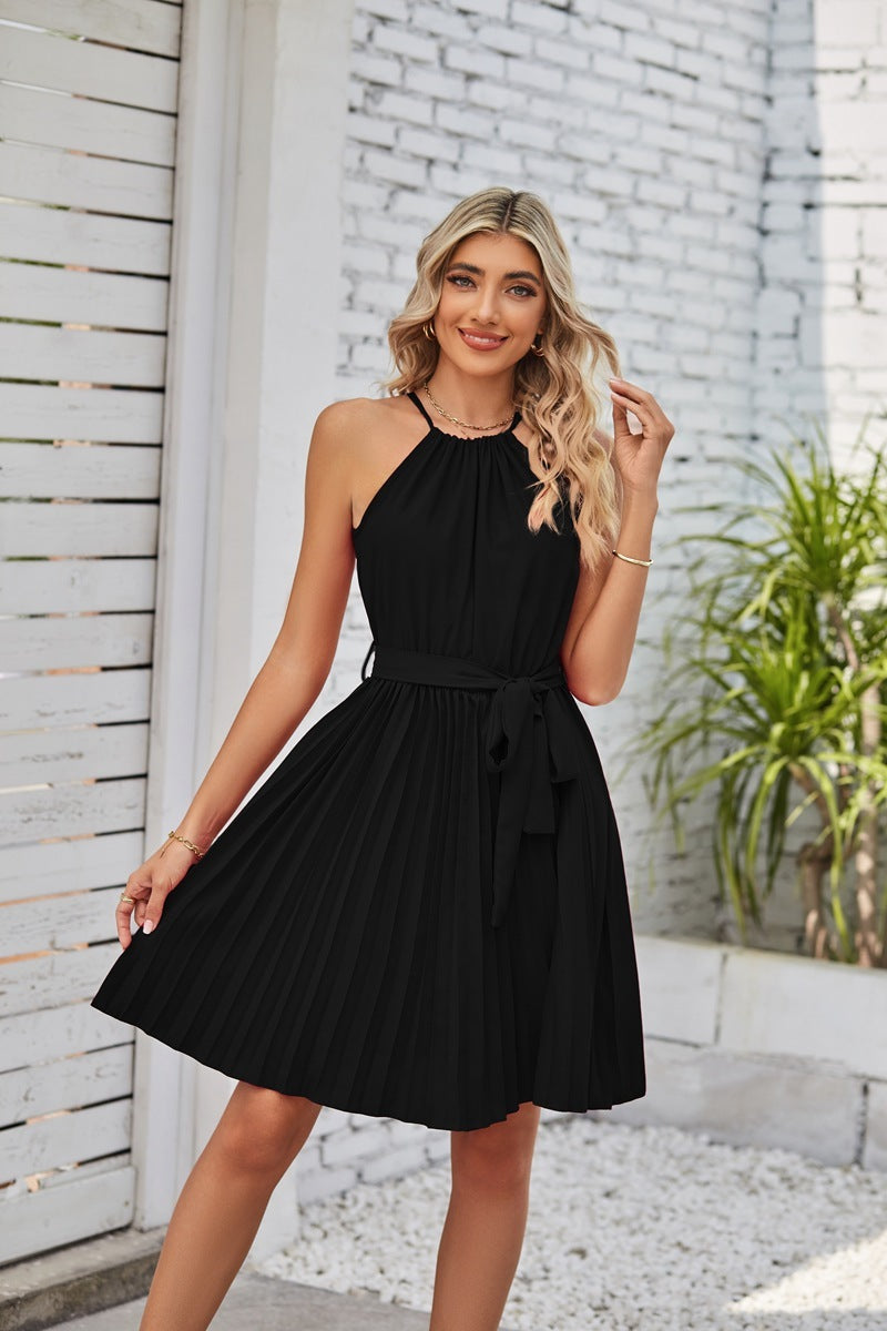 Sommerliches Trägerloses Kleid mit Halterneck – Elegantes Faltenkleid für Strand & Freizeit